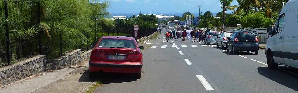 6 mars 2013 - Manifestation de jeunes vers le Rond point des Casernes -