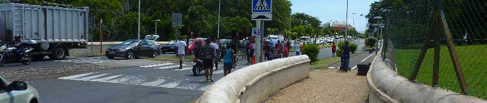 6 mars 2013 - Manifestation de jeunes vers le Rond point McDo