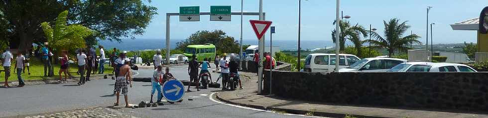 6 mars 2013 - Manifestation de jeunes au Rond point McDo