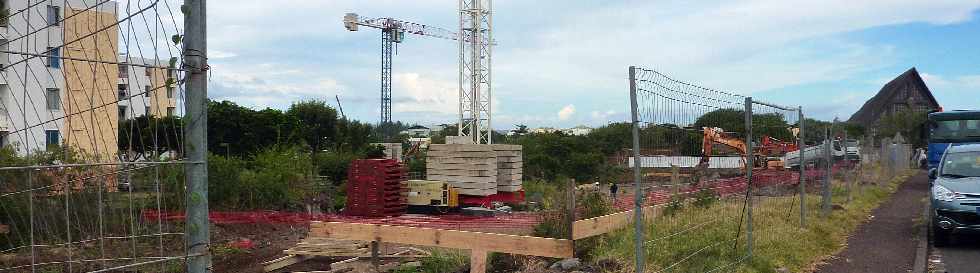 St-Pierre -  Immeuble en construction rue Pre favron