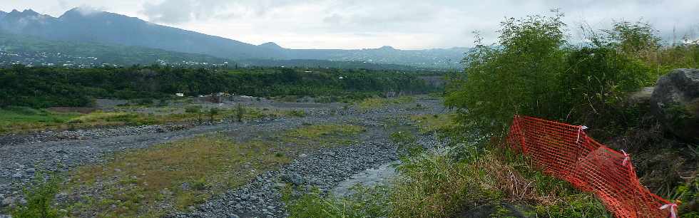 Rivire St-Etienne - chantier de l'interconnexion des primtres irrigus du Bras de la Plaine et du Bras de Cilaos