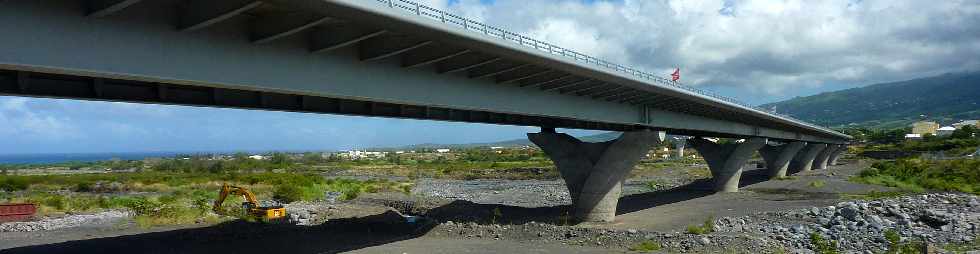 Chantier du nouveau pont sur la Rivire St-Etienne - Fin mars 2013 -