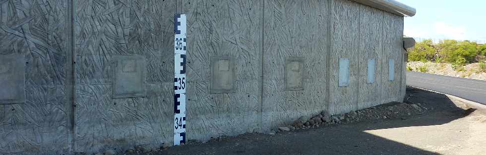 Chantier du nouveau pont sur la Rivire St-Etienne - Fin mars 2013 -  Mur de rehausse