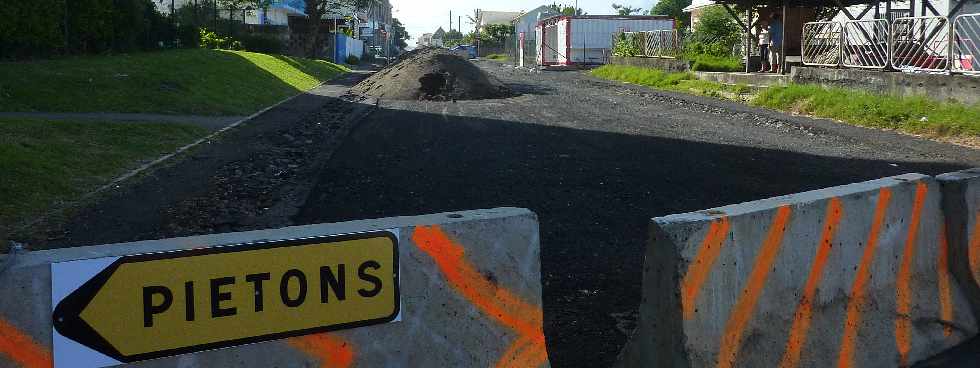 St-Pierre - Ravine Blanche - Fin mars 2013 - Travaux rue Mahatma Gandhi -