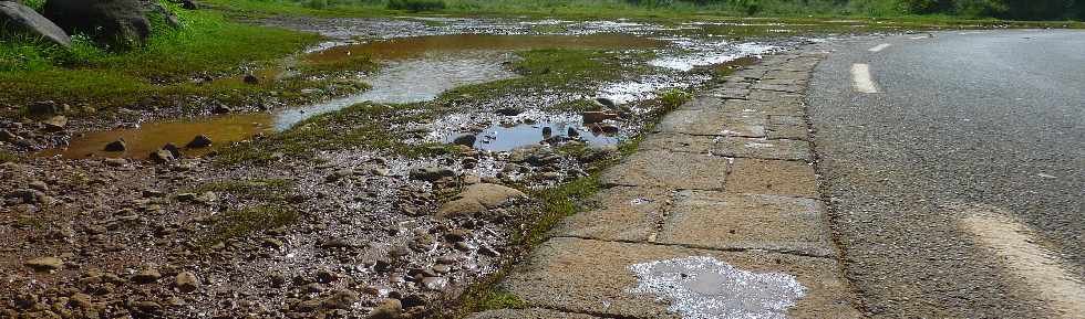 St-Pierre - 31 mars 2013 - Radier de la Rivire d'Abord aprs fortes pluies -