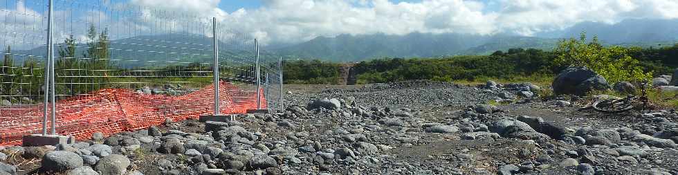 Chantier d'interconnexion Bras de la Plaine - Bras de Cilaos - Avril 2013 - Rivire St-Etienne -