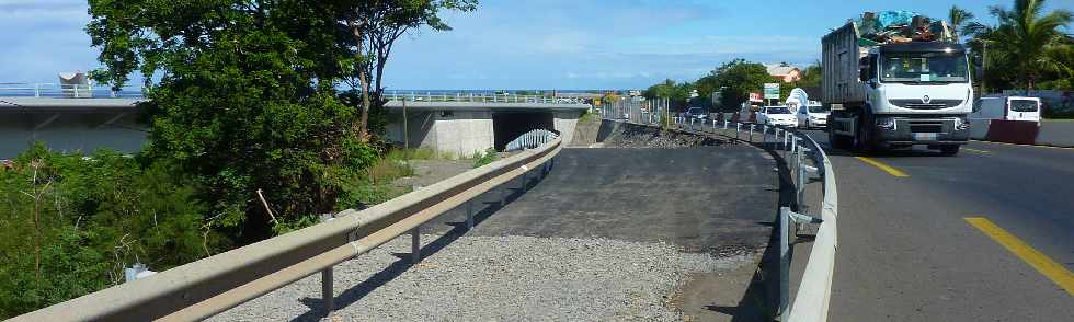 Chantier du nouveau pont sur la Rivire St-Etienne -  Passage dans le PIPO