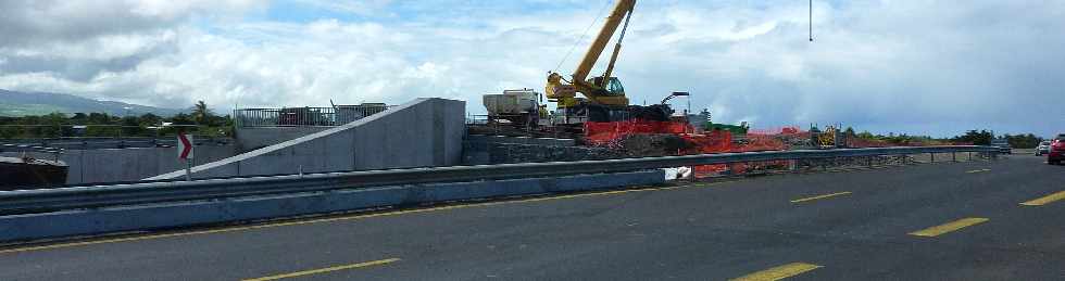 Chantier du nouveau pont sur la Rivire St-Etienne -  PIPO de rive gauche