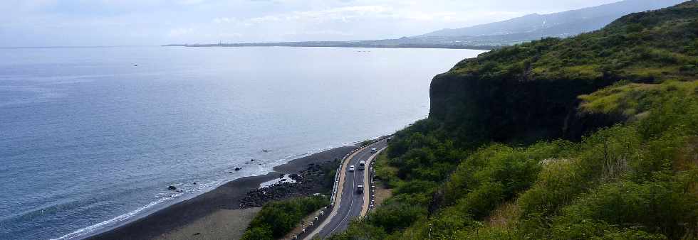 St-Paul - La baie avec vue sur le Cap La Marianne