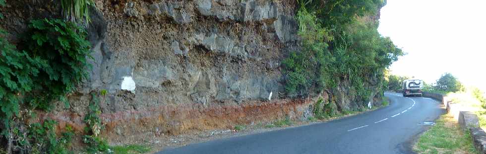 Falaise sur la route de l'Entre-Deux