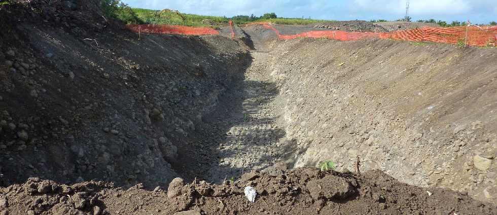 Avril 2013 - Pierrefonds - Chantier de l'interconnexion des primtres irrigus du Bras de la Plaine et du Bras de Cilaos -Tranche -