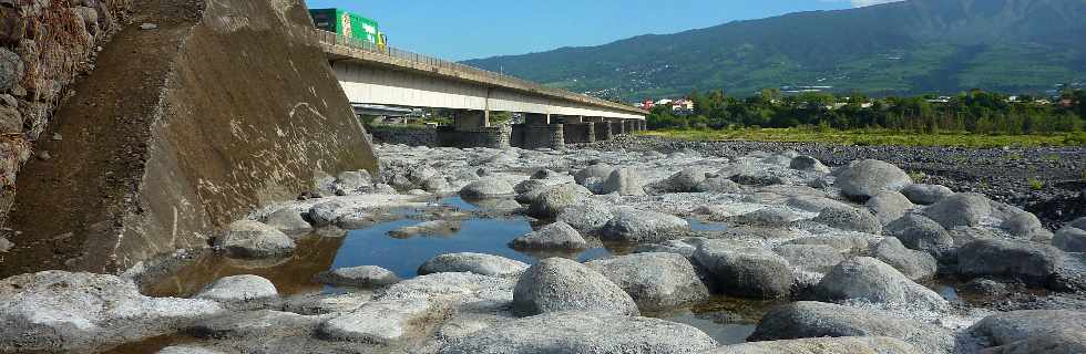 Pont sur la rivire St-Etienne - Mur de rehausse