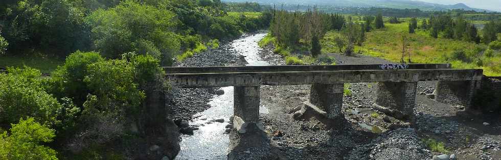 St-Louis - Vieux pont sur le bras de rive droite