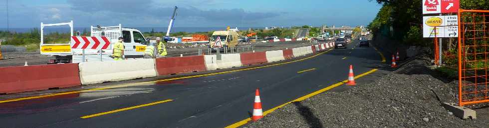 Pont sur la rivire St-Etienne - Chantier des accs en rive droite