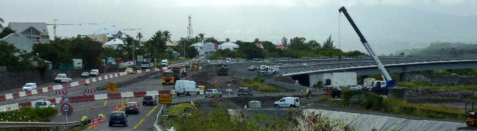 Pont sur la rivire St-Etienne - Chantier des accs en rive droite