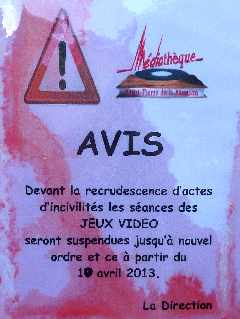 St-Pierre -  Avril 2013 - Médiathèque - Sénaces jeux vidéo suspendues