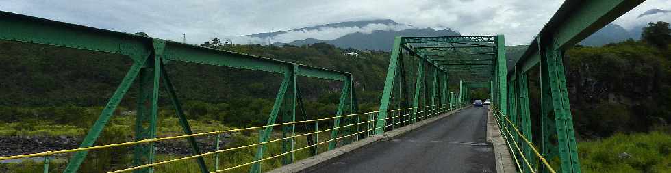 Ancien pont mtallique sur le Bras de la Plaine