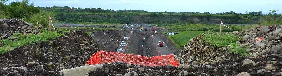 Travaux interconnexion Bras de la Plaine - Bras de Cilaos - St-Louis - Traverse de la rivire St-Etienne