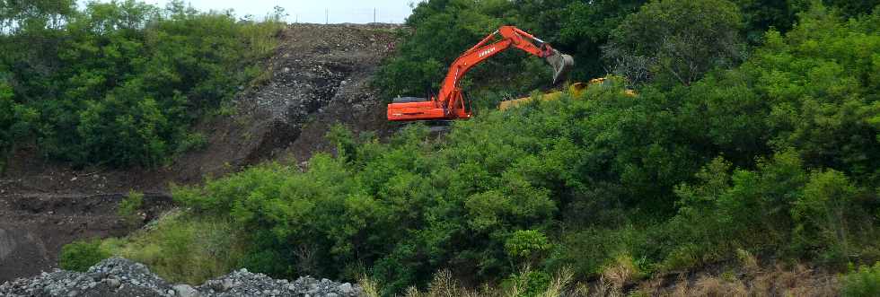 Travaux interconnexion Bras de la Plaine - Bras de Cilaos - St-Louis - Traverse de la rivire St-Etienne