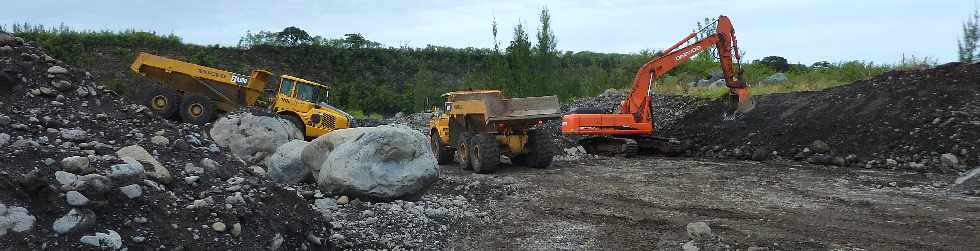 Travaux interconnexion Bras de la Plaine - Bras de Cilaos - St-Louis - Traverse de la rivire St-Etienne