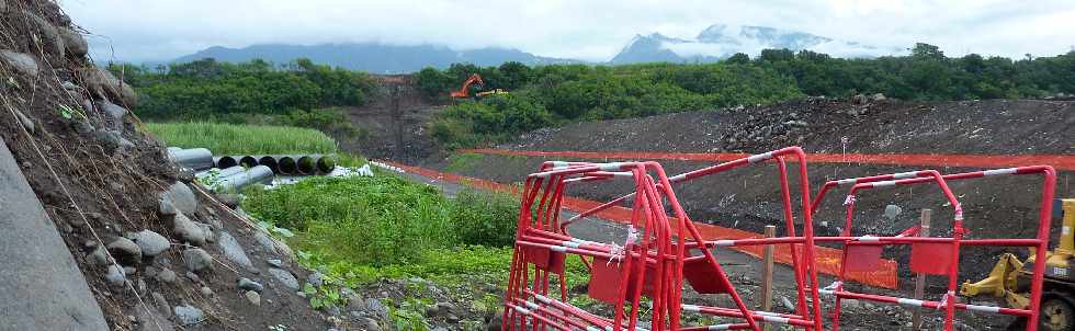 Travaux interconnexion Bras de la Plaine - Bras de Cilaos - St-Louis - Traverse de la rivire St-Etienne