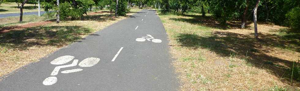 Le Port - Mai 2013 - Pistes cyclables