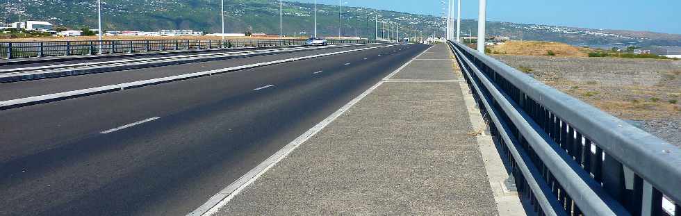 Le Port - Mai 2013 -  Pont axe mixte RN7