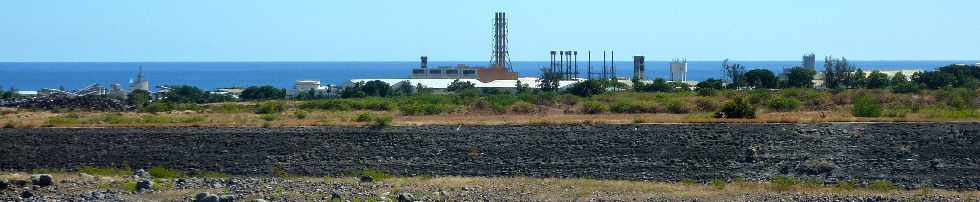 Le Port - Mai 2013 - Vue sur installations portuaires