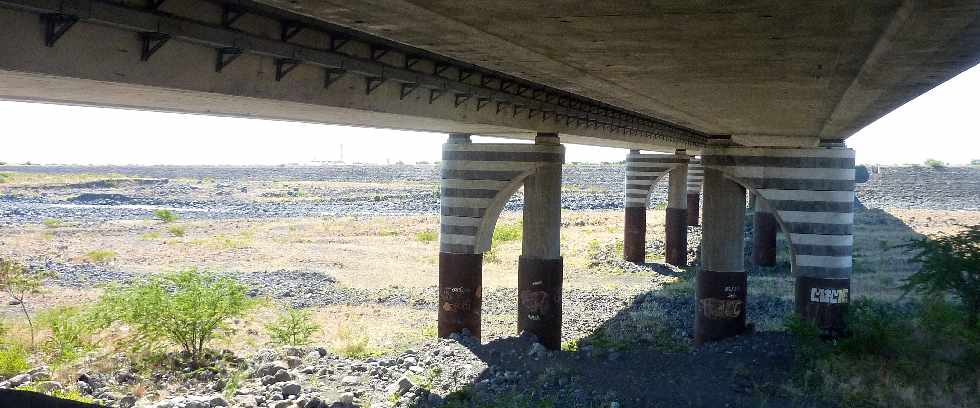 Mai 2013 - Pont axe mixte Rivire des Galets