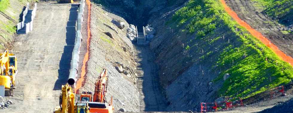 Pierrefonds - Chantier de l'interconnexion des primtres irrigus du Bras de la Plaine et du Bras de Cilaos - Rivire St-Etienne -