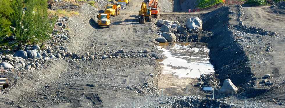 Pierrefonds - Chantier de l'interconnexion des primtres irrigus du Bras de la Plaine et du Bras de Cilaos - Rivire St-Etienne -