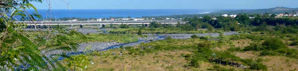 Pierrefonds - Chantier de l'interconnexion des primtres irrigus du Bras de la Plaine et du Bras de Cilaos - Rivire St-Etienne -