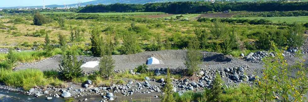 Pierrefonds - Chantier de l'interconnexion des primtres irrigus du Bras de la Plaine et du Bras de Cilaos - Rivire St-Etienne -