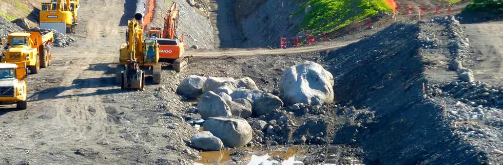 Pierrefonds - Chantier de l'interconnexion des primtres irrigus du Bras de la Plaine et du Bras de Cilaos - Rivire St-Etienne -