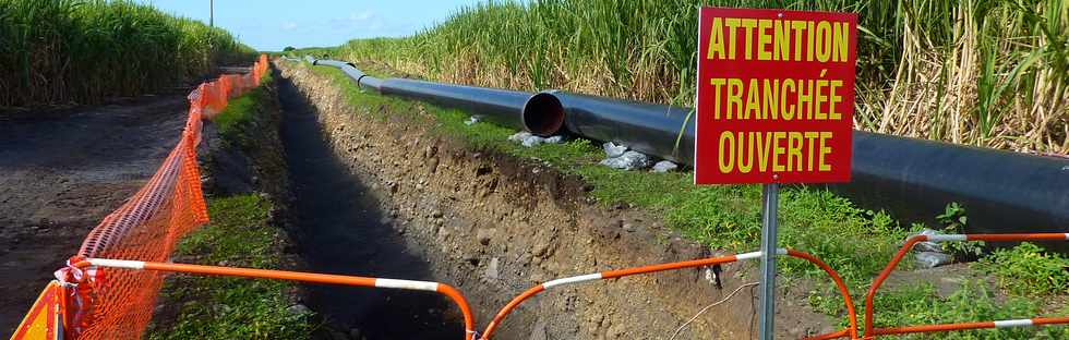 Pierrefonds - Chantier de l'interconnexion des primtres irrigus du Bras de la Plaine et du Bras de Cilaos - Rivire St-Etienne -