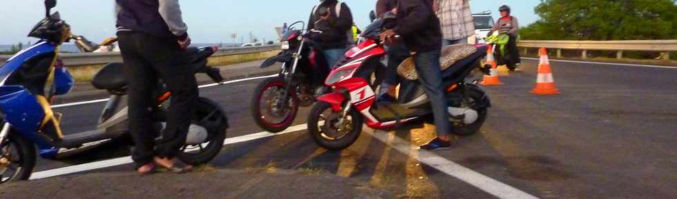 11 juin 2013 - Ouverture du pont sur la rivire St-Etienne -  Motards