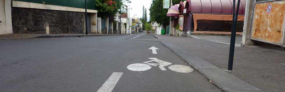Juin 2013 - St-Pierre - Double sens cyclable rue Archambeaud