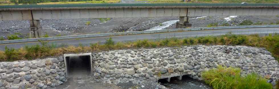 16 juin 2013 - Pont sur la rivire St-Etienne en service - Radier