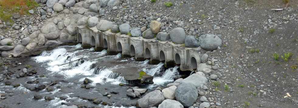 16 juin 2013 - Pont sur la rivire St-Etienne en service - Radier