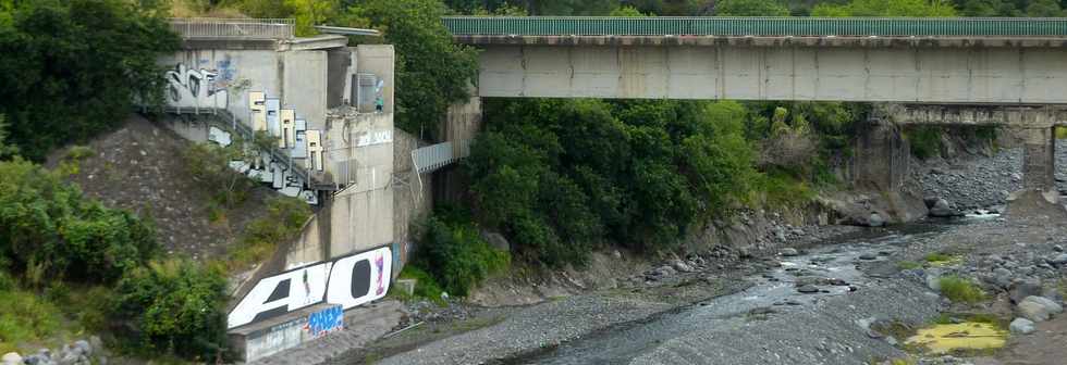 16 juin 2013 - Pont sur la rivire St-Etienne en service - Ancien pont