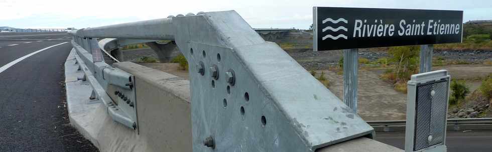 16 juin 2013 - Pont sur la rivire St-Etienne en service -