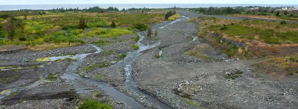 16 juin 2013 - Pont sur la rivire St-Etienne en service - Vue sur la rivire - ct aval