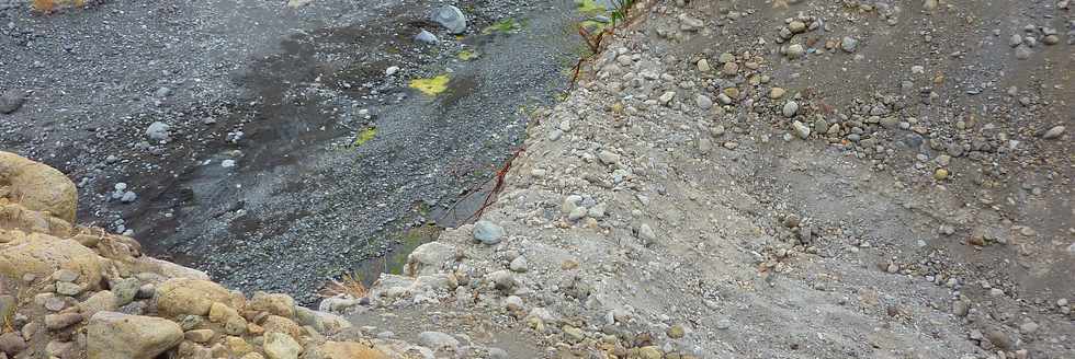 Pierrefonds - Chantier de l'interconnexion des primtres irrigus du Bras de Cilaos et du Bras de la Plaine - juin 2013