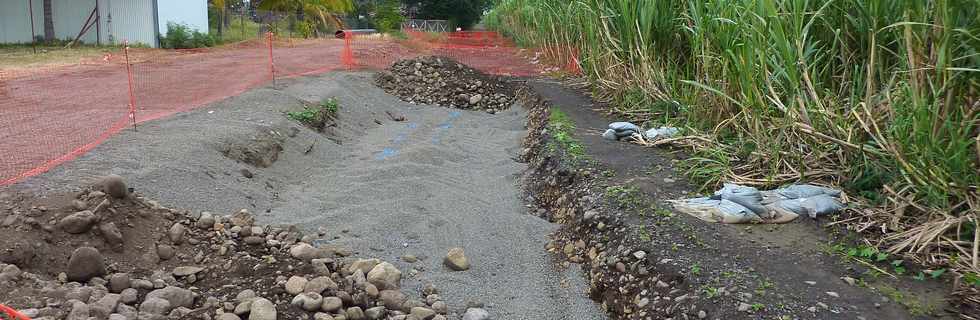 Pierrefonds - Chantier de l'interconnexion des primtres irrigus du Bras de Cilaos et du Bras de la Plaine - juin 2013