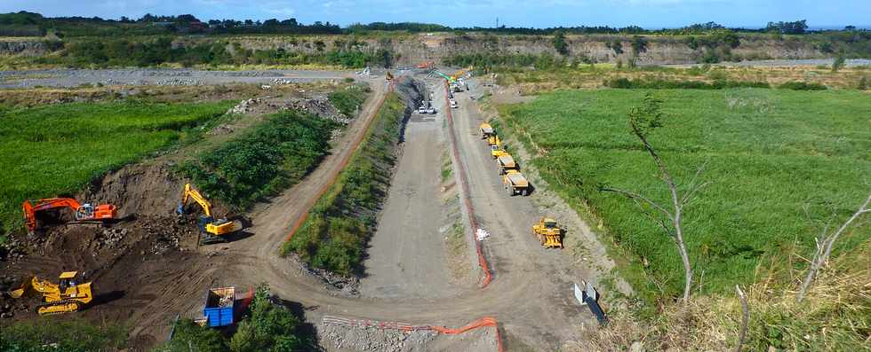 Chantier interconnexion des primtres irrigus Bras de la Plaine et Bras de Cilaos - Franchissement de la rivire St-Etienne - SOGEA et SBTPC