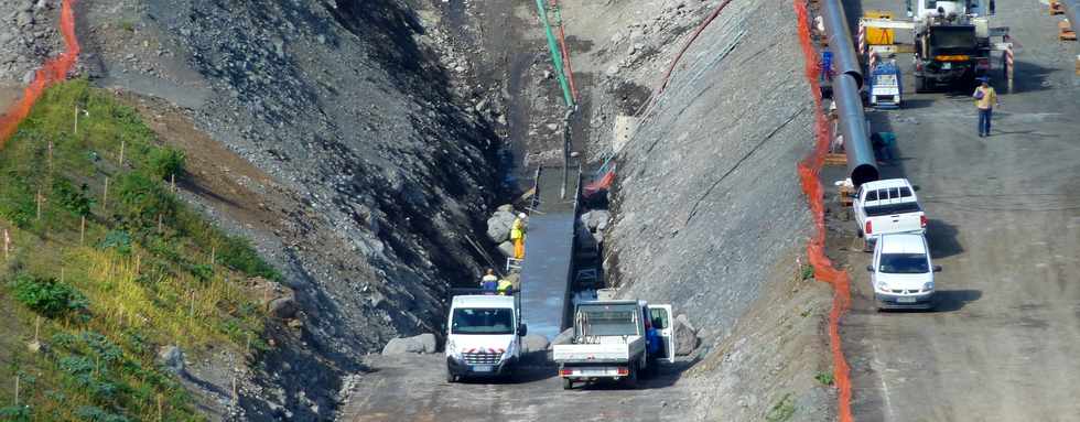 Chantier interconnexion des primtres irrigus Bras de la Plaine et Bras de Cilaos - Franchissement de la rivire St-Etienne - SOGEA et SBTPC