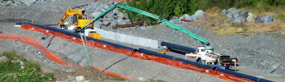 Chantier interconnexion des primtres irrigus Bras de la Plaine et Bras de Cilaos - Franchissement de la rivire St-Etienne - SOGEA et SBTPC