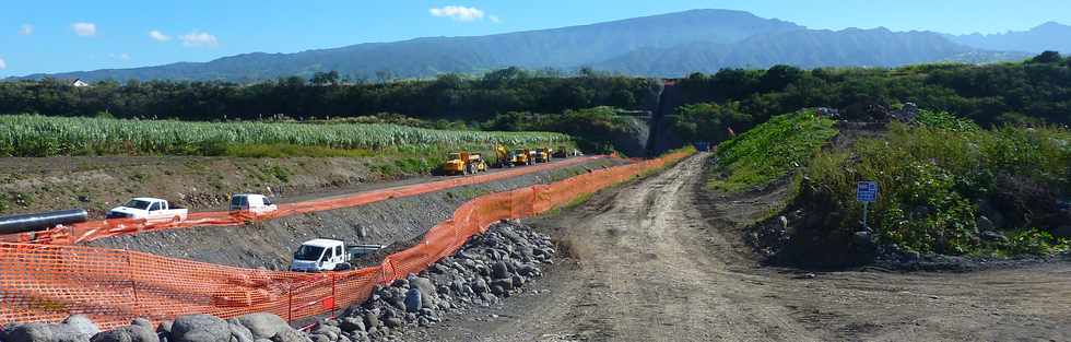 Chantier interconnexion des primtres irrigus Bras de la Plaine et Bras de Cilaos - Franchissement de la rivire St-Etienne - SOGEA et SBTPC