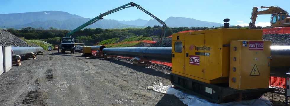 Chantier interconnexion des primtres irrigus Bras de la Plaine et Bras de Cilaos - Franchissement de la rivire St-Etienne - SOGEA et SBTPC