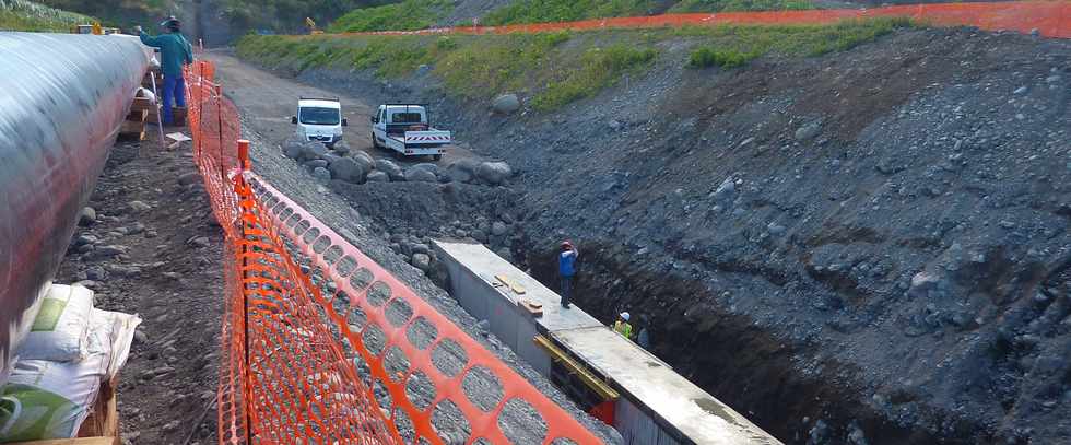 Chantier interconnexion des primtres irrigus Bras de la Plaine et Bras de Cilaos - Franchissement de la rivire St-Etienne - SOGEA et SBTPC